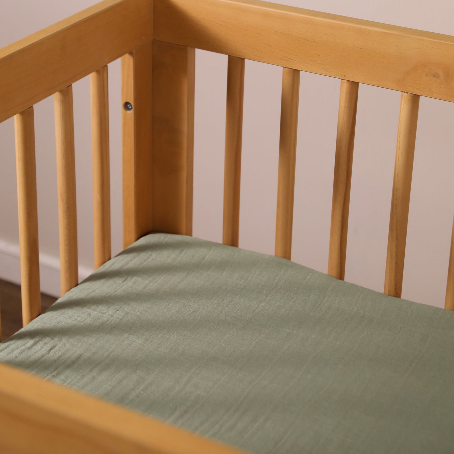 Crib Sheet in GOTS Certified Organic Muslin Cotton