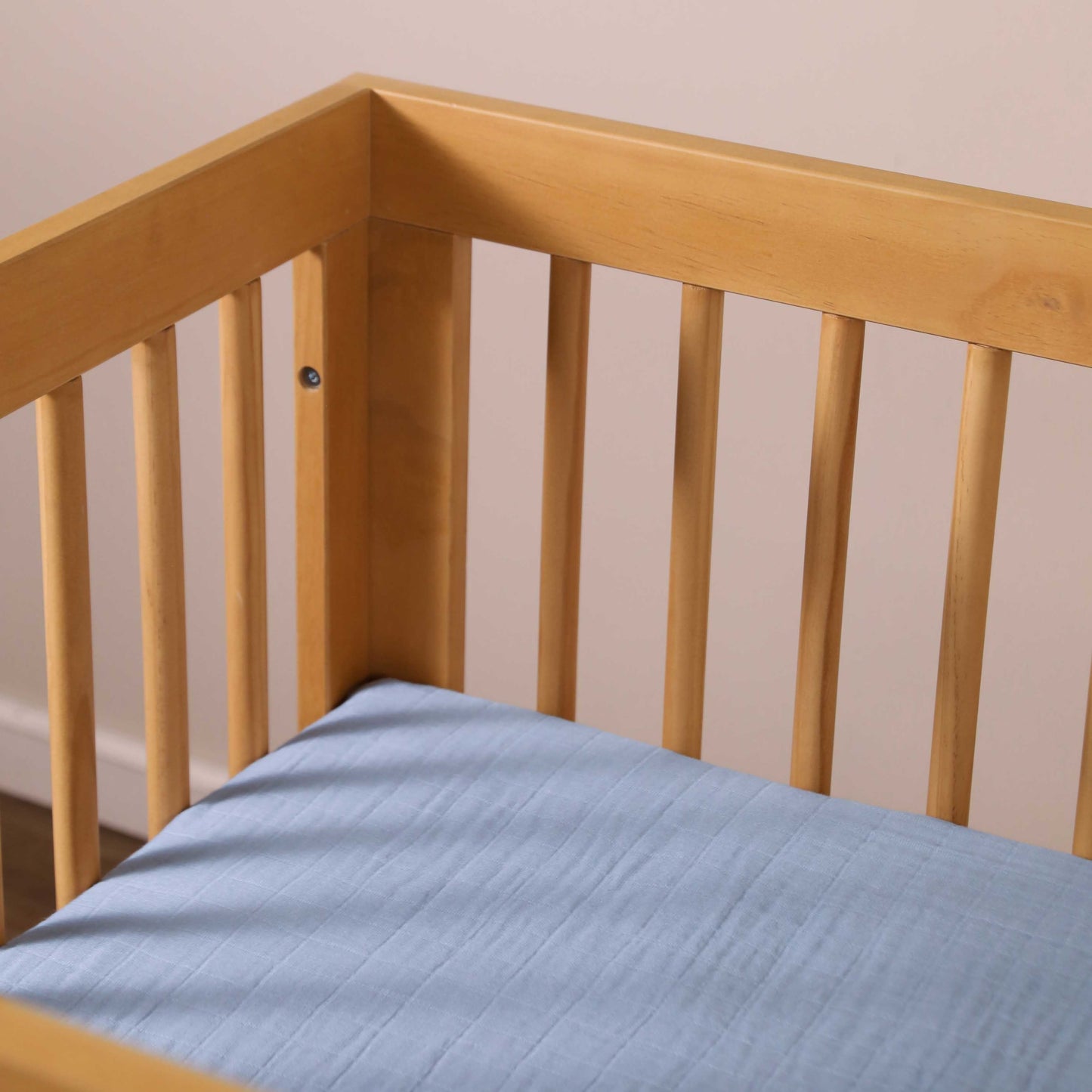 Crib Sheet in GOTS Certified Organic Muslin Cotton