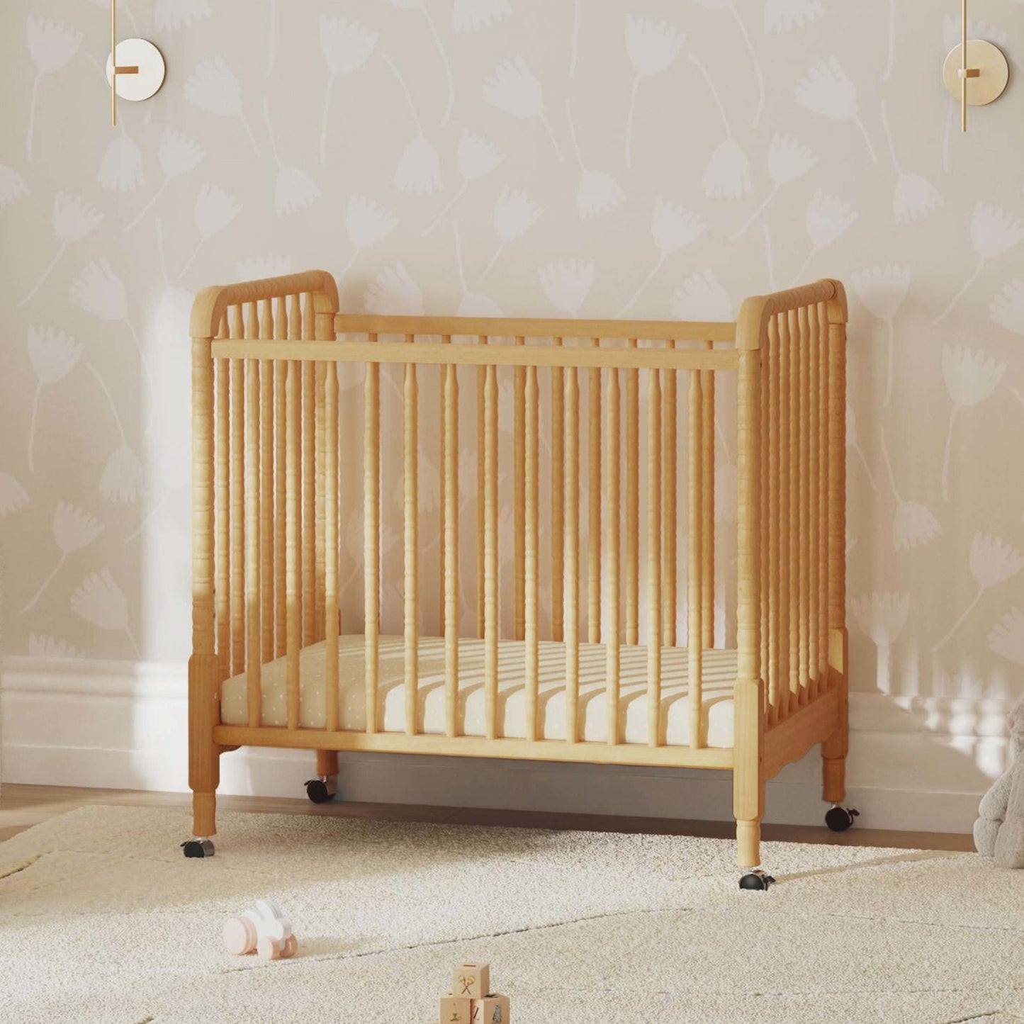 Jenny Lind 3-in-1 Convertible Mini Crib