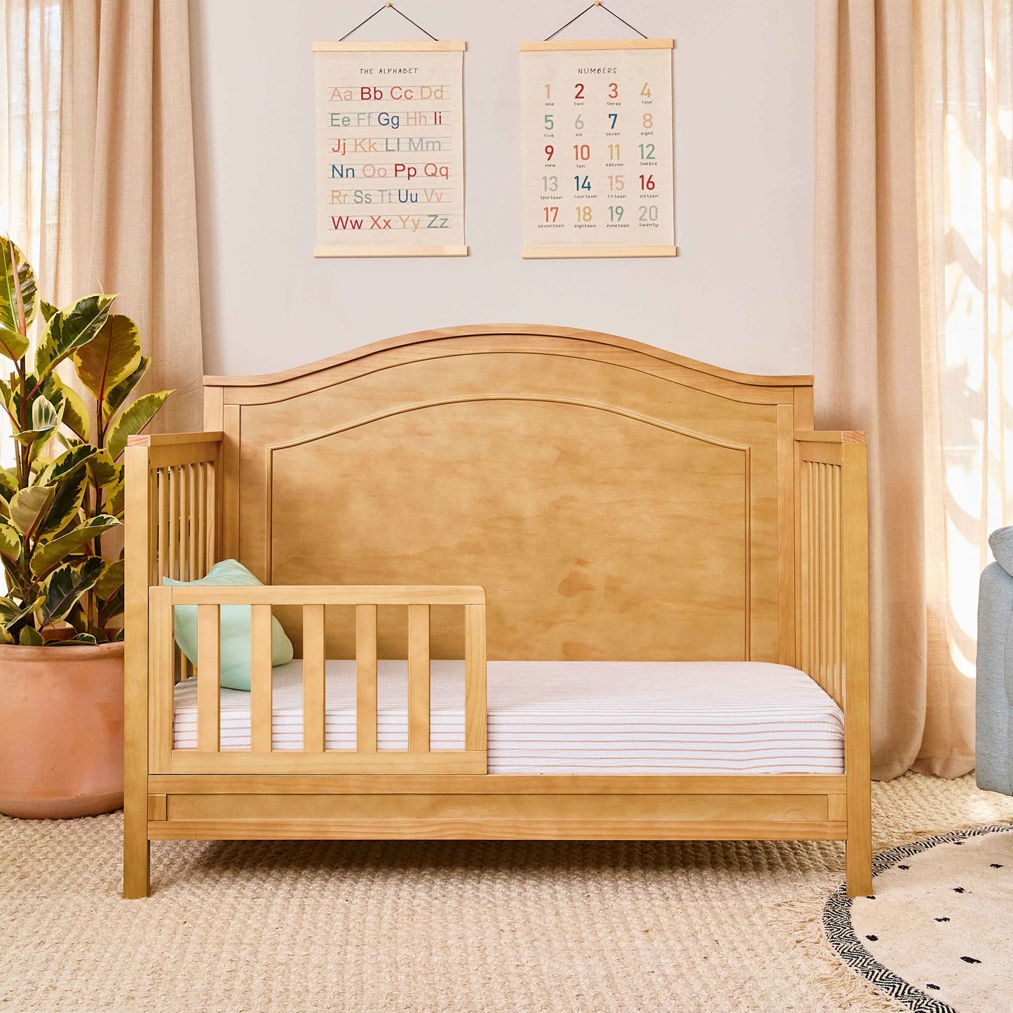 Charlie 4-in-1 Convertible Crib