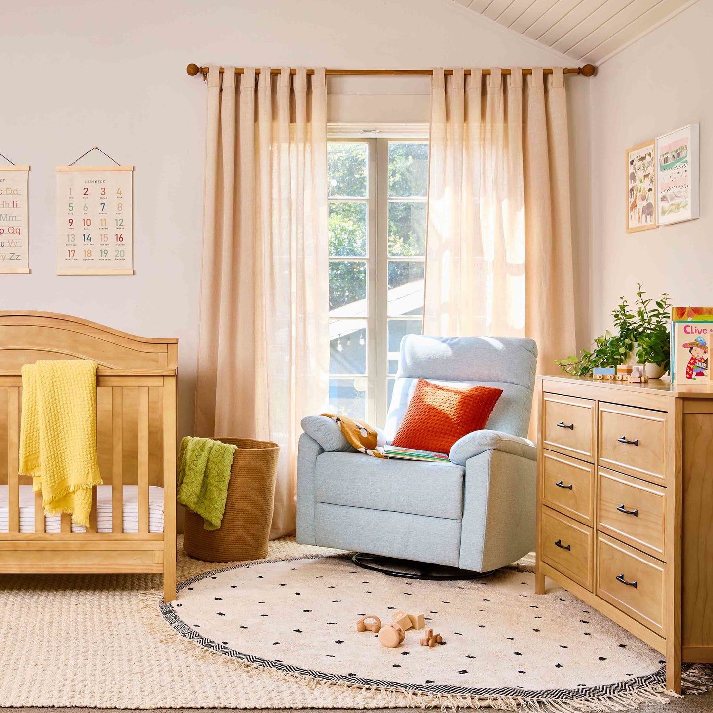 Suzy Electronic Recliner and Swivel Glider | USB Charging Port